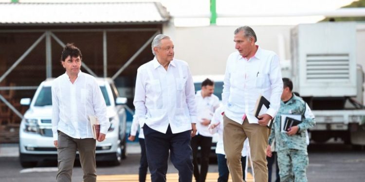 AMLO confirma que el titular de Segob no es precandidato por lo que está ayudando a la transformación del país