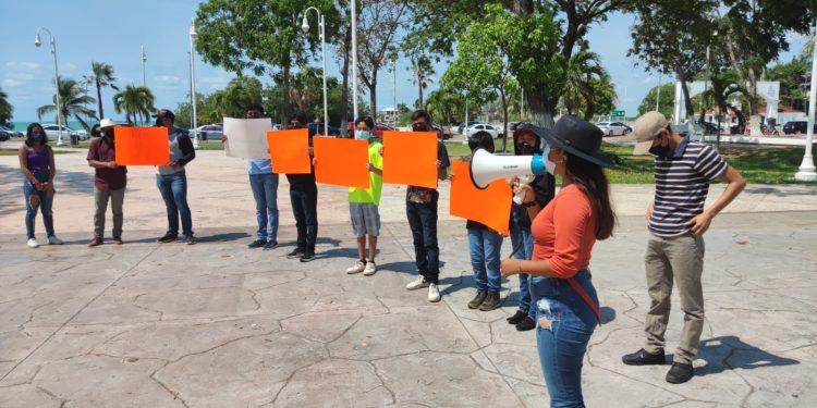 Estudiantes del albergue se manifiestan para solicitar cumplimientos de apoyos