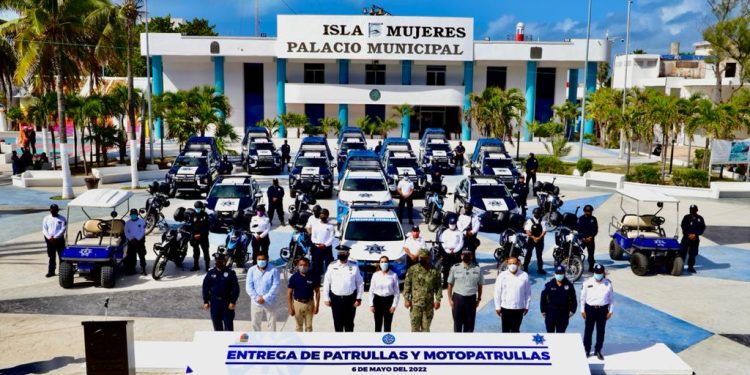 Refuerzan la seguridad pública en Isla Mujeres con la entrega de nuevo parque vehicular a la dirección general de Seguridad Pública y Tránsito