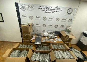 Aseguran a dos personas y más de 100 kg de drogas durante operativo de cateo en una casa de Cancún
