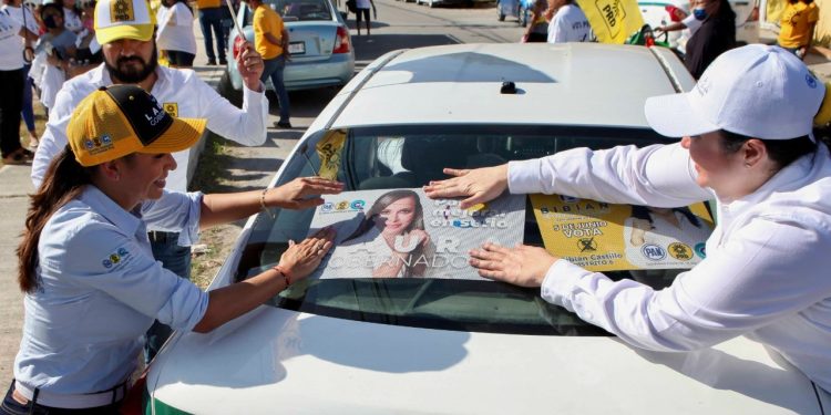Laura Fernández compromete respaldo y apoyo al gremio taxista