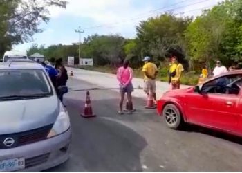 Bloqueo en Mahahual para exigir atención al sargazo