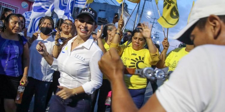 Laura Fernández garantiza fondo especial para las islas