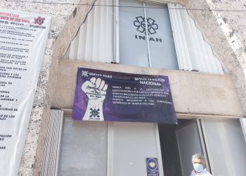 Se manifiestan por recortes y plazas en el INAH Quintana Roo