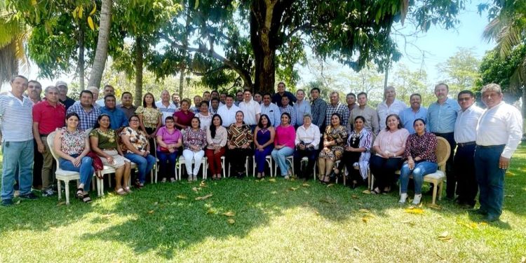 Tabasqueños cierran filas con AMLO