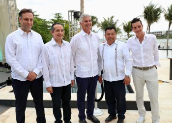 Con la inauguración de dos nuevos hoteles continúa la generación de empleo en Quintana Roo: Carlos Joaquín