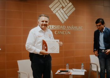 El Dr. Pech propone reforzar la educación superior y brindar apoyo a los jóvenes quintanarroenses