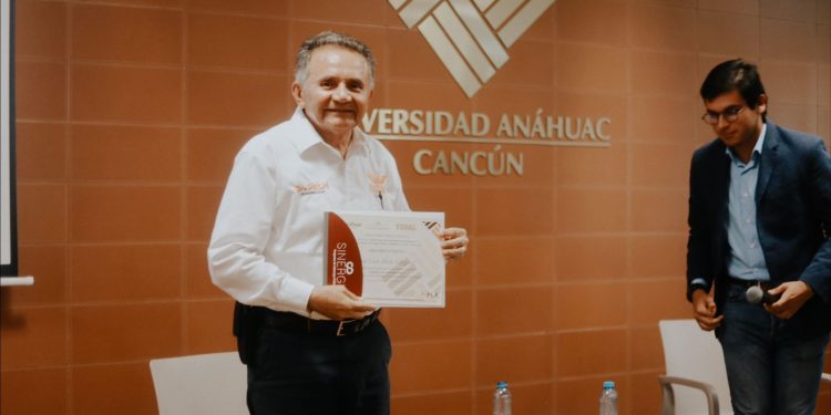 El Dr. Pech propone reforzar la educación superior y brindar apoyo a los jóvenes quintanarroenses