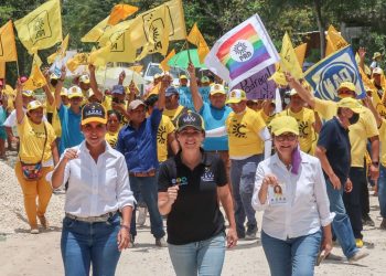 Respaldo masivo de la colonia Valle Verde a Iris Mora