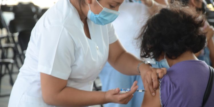 La SESA invita a la población a estar atenta a las convocatorias de vacunación contra la COVID-19