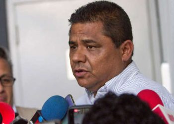 Padre de Debanhi acusa a la Fiscalía de Nuevo León revelar a medios la segunda necropsia de su hija