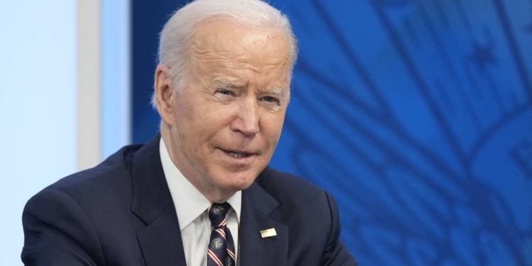 El presidente Joe Biden lamentó que el país haya alcanzado el millón de muertes por COVID-19