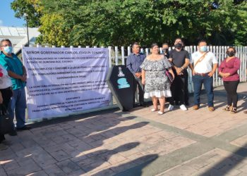 Se manifiestan trabajadores de Bachilleres