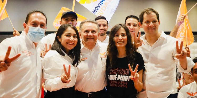 Se compromete el Dr. Pech con los jóvenes quintanarroenses y les pide participar más en política