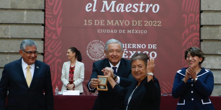 Docentes esperan además de reconocimiento, incremento salarial