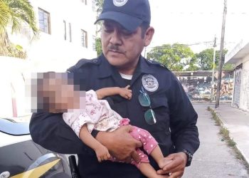 Dejan a niña abandonada en un pasillo de la sm. 64 de Cancún