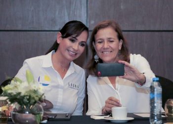 Laura Fernández recibe respaldo de Margarita Zavala
