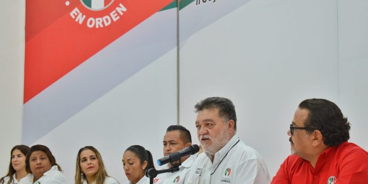 No hay alianza de facto ni declinación a favor de nadie: Pedro Flota