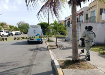 Aseguran a cinco personas por portación de drogas y armas durante cateo en Playa del Carmen