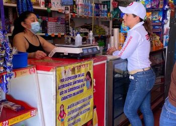 Plantea Deborah Angulo legislar para mover la economía del Distrito 15