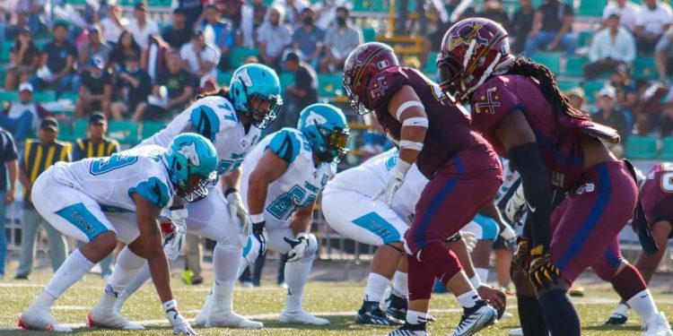 Pioneros de Querétaro superaron 21-12 a los Tiburones de Cancún