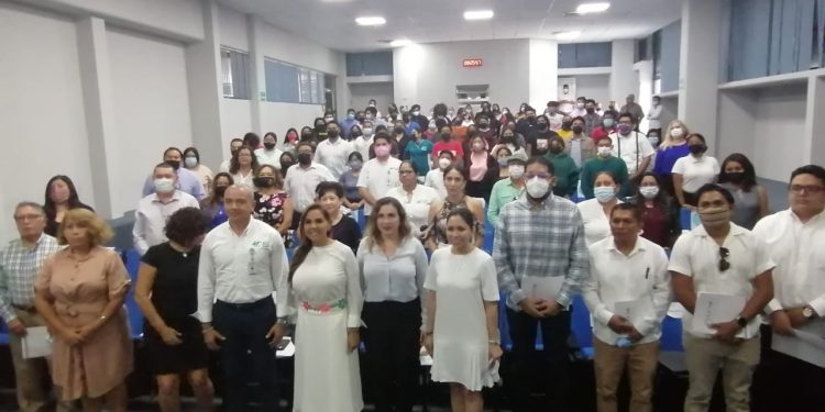 Mara Lezama y Laura Fernández presentan propuestas y compromisos ante estudiantes y la iniciativa privada