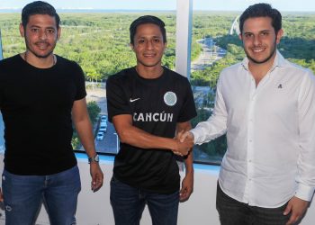 Paúl Uscanga renueva contrato con Cancún FC