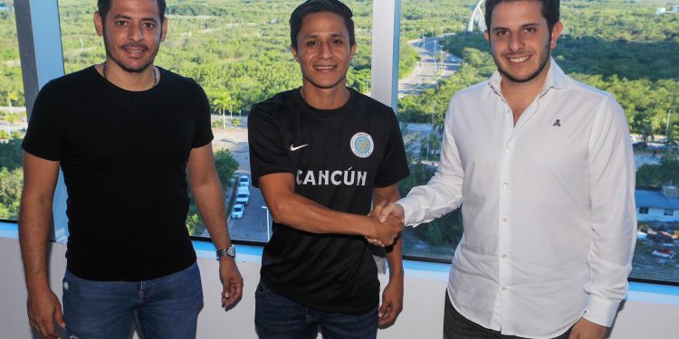 Paúl Uscanga renueva contrato con Cancún FC