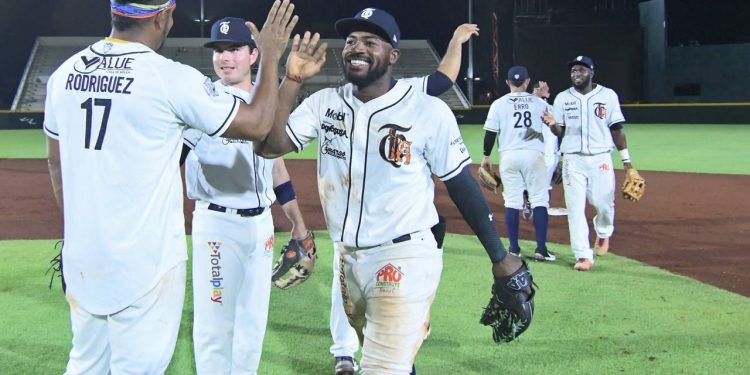 Tigres gana tinto en sangre