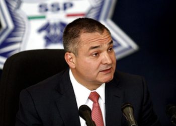 Genaro García amenazó e intento sobornar a periodistas: Fiscales EU