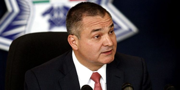 Genaro García amenazó e intento sobornar a periodistas: Fiscales EU