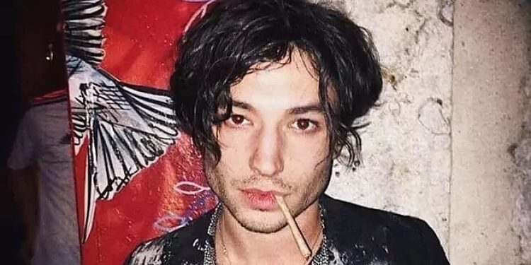 Ezra Miller es acusado de suministrar drogas a una joven
