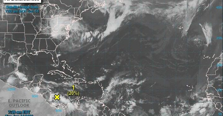 Zona de baja presión aumenta su probabilidad de evolucionar en un sistema ciclónico en 48 horas