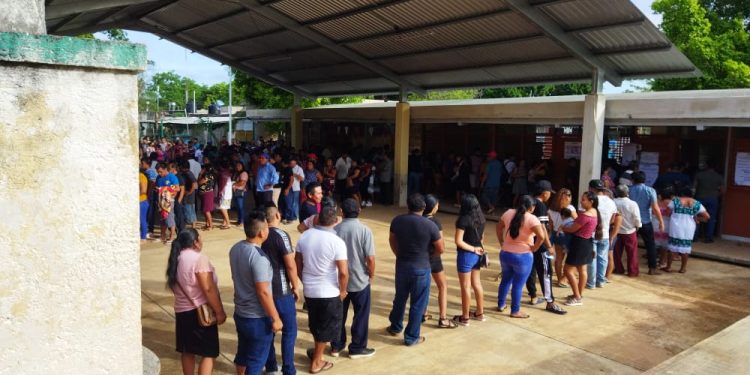 Concurrido inicio de votaciones