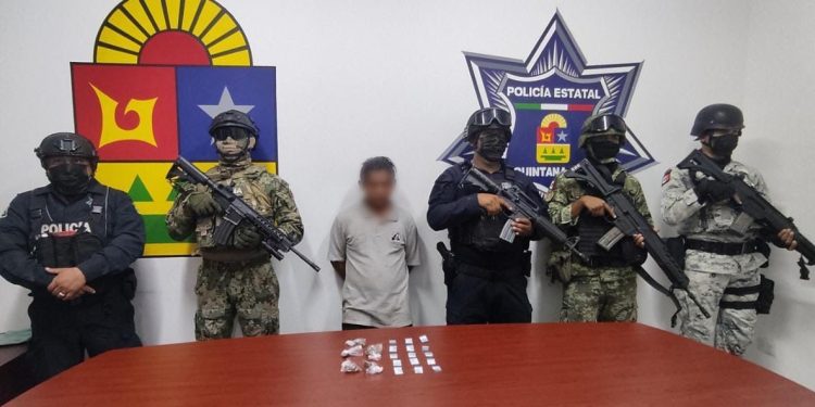 Detienen a sujeto por posesión de presunta droga