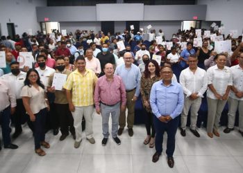 Trabajadores de la CROC reciben certificados de competencia laboral