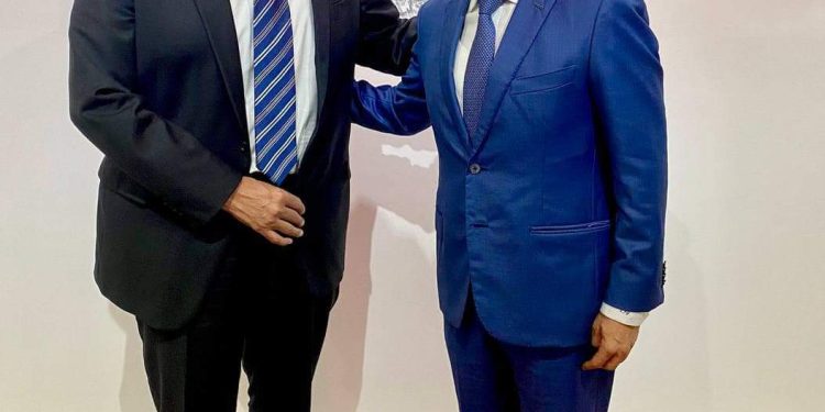 Se reúne Carlos Joaquín con Adán Augusto López