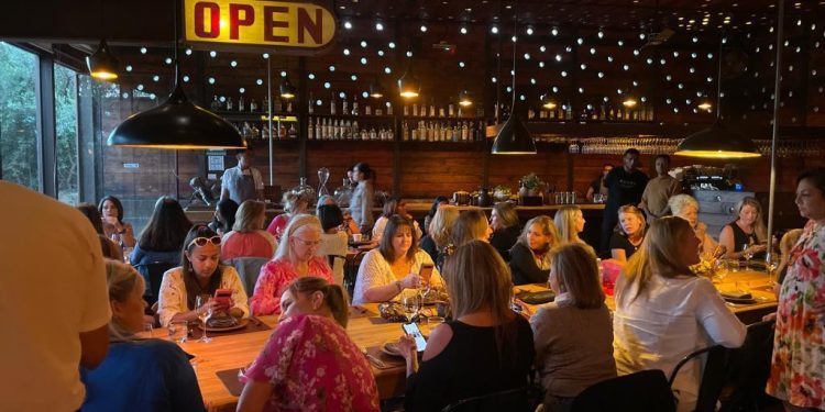 Mujeres líderes en viajes de EU y Canadá celebran cónclave empresarial en México