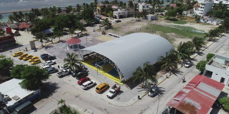 Carlos Joaquín supervisó y entregó obra pública por más de 136 millones en Mahahual