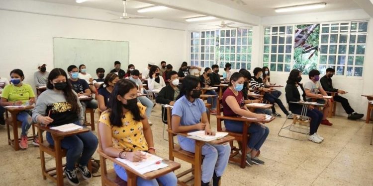 Se disparan casos de contagios de Covid en aulas escolares