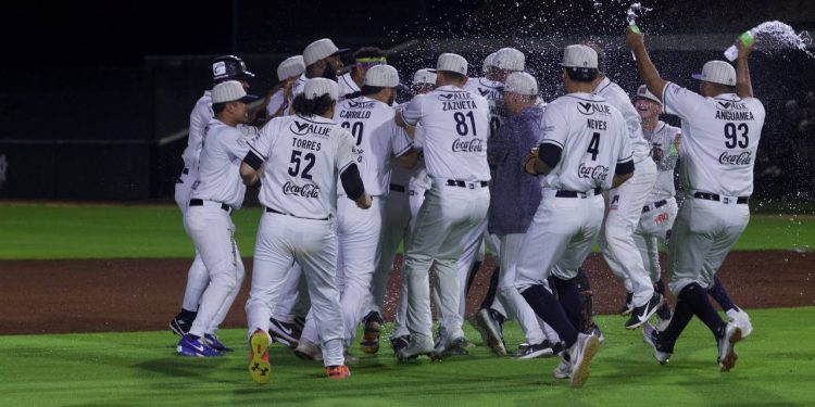 Tigres deja por tercera vez en campo a Leones