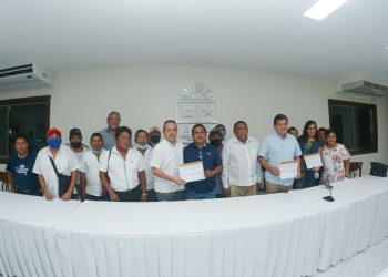 Reconoce Gran Consejo Maya labor de Carlos Joaquín