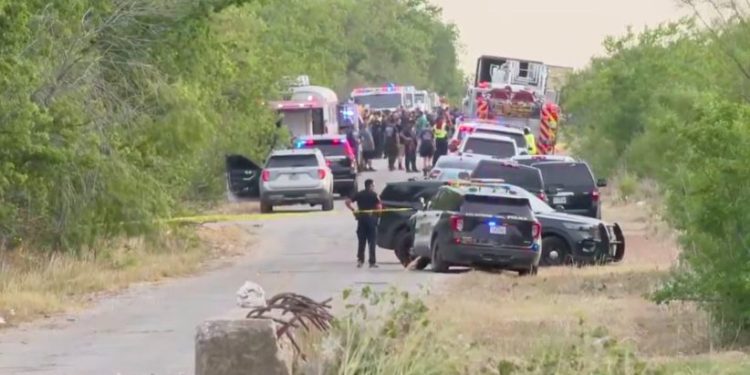 Aumenta a 50 migrantes muertos hallados en el interior de un tráiler en Texas