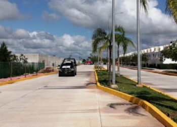 Ataque armado deja saldo de un motociclista internado y un vehículo robado en Cancún