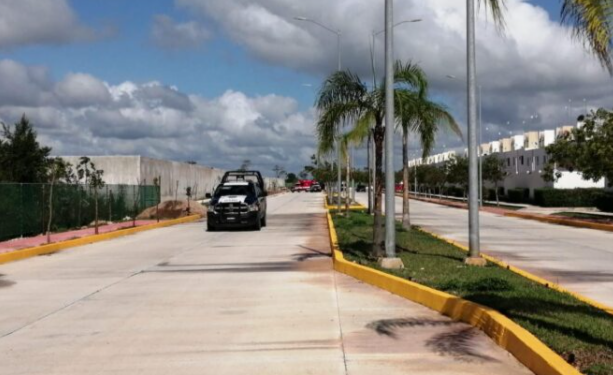 Ataque armado deja saldo de un motociclista internado y un vehículo robado en Cancún