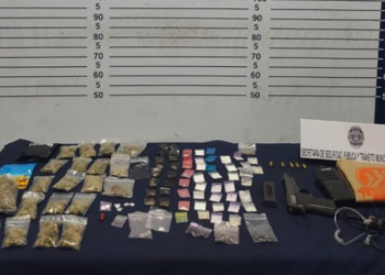 Aseguran posibles narcóticos y un arma de fuego pero sin detenidos