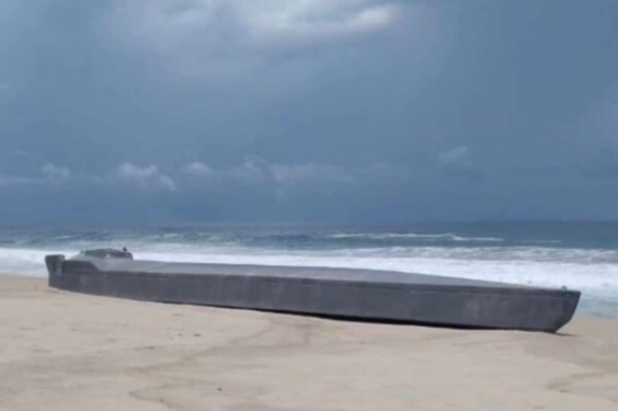 Abandonan en Oaxaca submarino hechizo para transportar droga