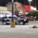 Asesinan a un hombre en el estacionamiento de un supermercado en Cancún