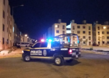 Balean fachada de una casa en Cancún