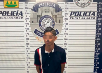 Aseguran a presunto narcomenudista afuera de un bar en Playa del Carmen